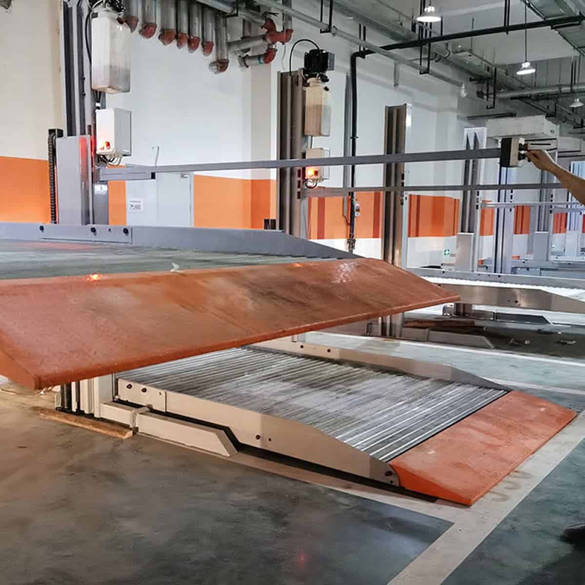 鳳翔四柱機(jī)械停車場(chǎng)過驗(yàn)收